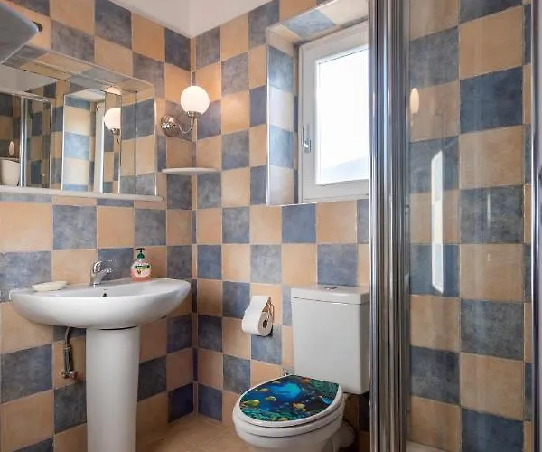 וילה Stone Kontiani - Red