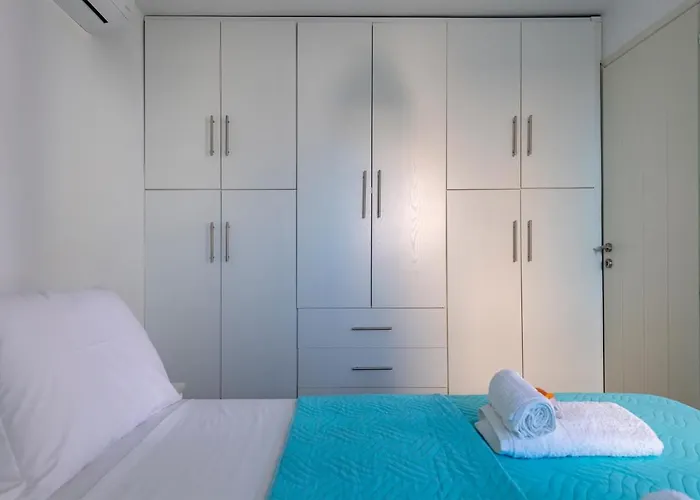 Stone Kontiani - Red Villa Dhragoulas