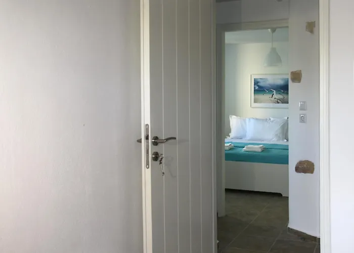 Stone Kontiani - Red Villa Dhragoulas